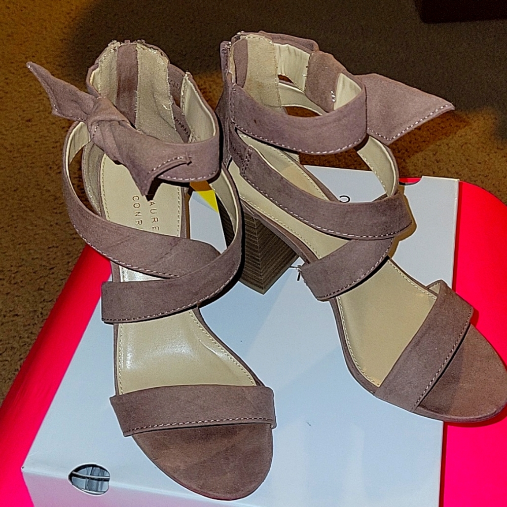 Mauve strappy zip up the back sandles by Lauren Conrad. Size 9.5